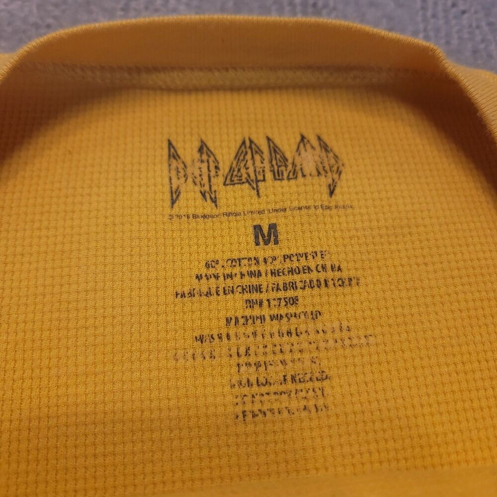 Def Leppard Shirt Women M  Yellow Cropped Thermal Studded 80's Rock Graphic - Picture 3 of 7
